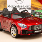 ELEKTROMOS KISAUTÓ MERCEDES AMG GT R EREDETI LICENCE 2 SZEMÉLYES LAKKOZOTT BORDÓ